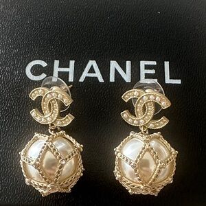 CHANEL Brushed Gold and Pearl Drop Earrings